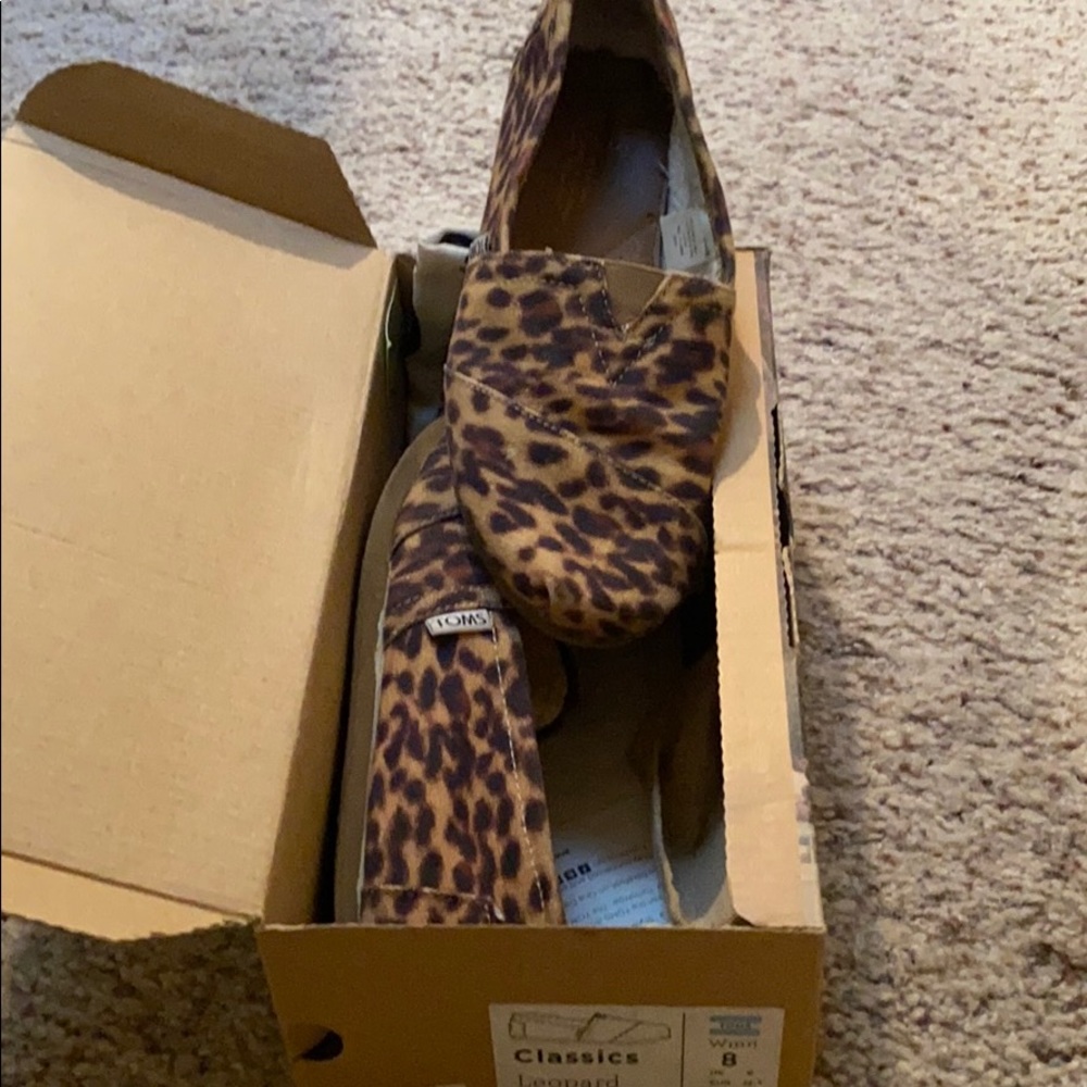TOMS-Leopard slip ons